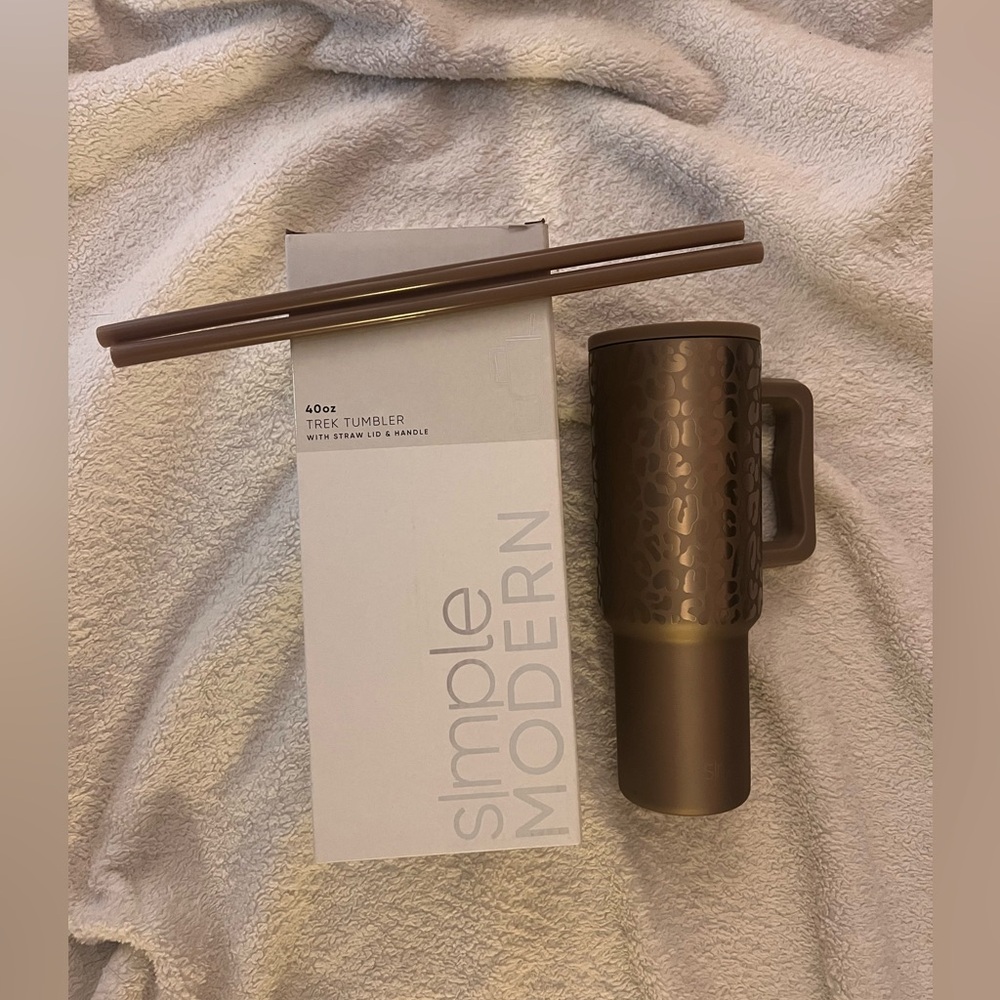 Gold Leopard 🐆 RARE- Simple Modern 40oz Trek Tumbler w/ Straw Lid & Handle 🔥
